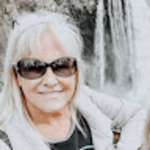 Meet your Posher, Debbie